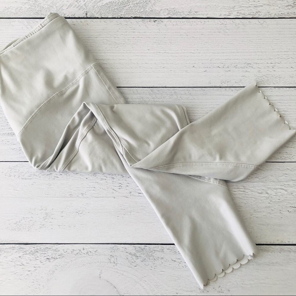 RBX light gray laser cut scallop hem crop leggings